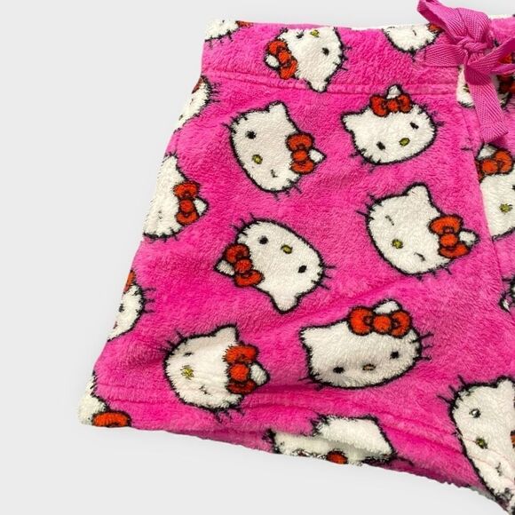 Hello Kitty Sanrio Fuzzy Soft Touch Pajama Shorts Womens size L New with Tags - Picture 3 of 8